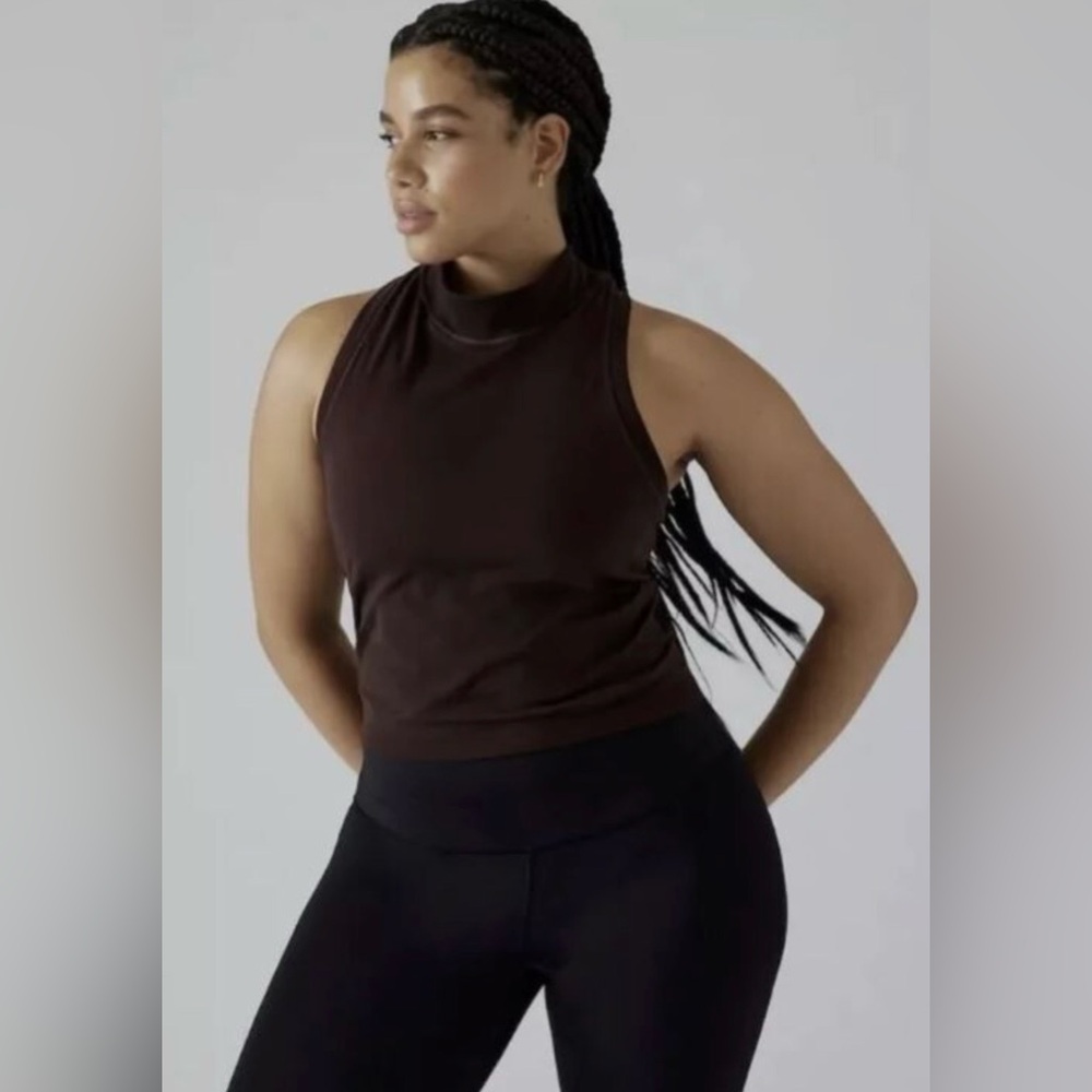 Athleta Women's Momentum Seamless Sport Length Tank Med Rich Toasted Brown